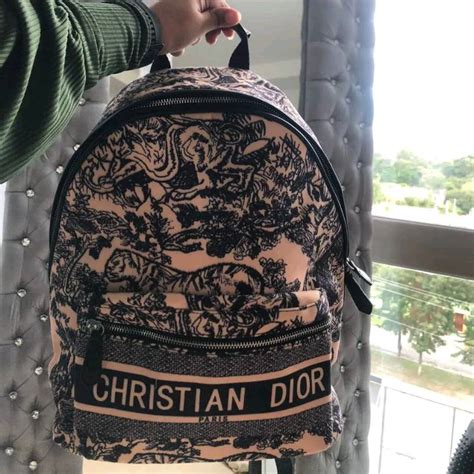 La Nueva Mochila Dior Caro: Un Homenaje a la Elegancia y al .